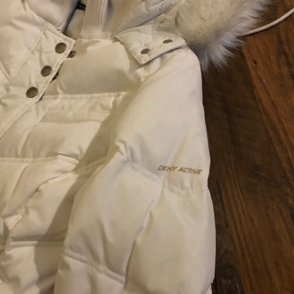 NWT Ladies DKNY puffer coat - Picture 5 of 8